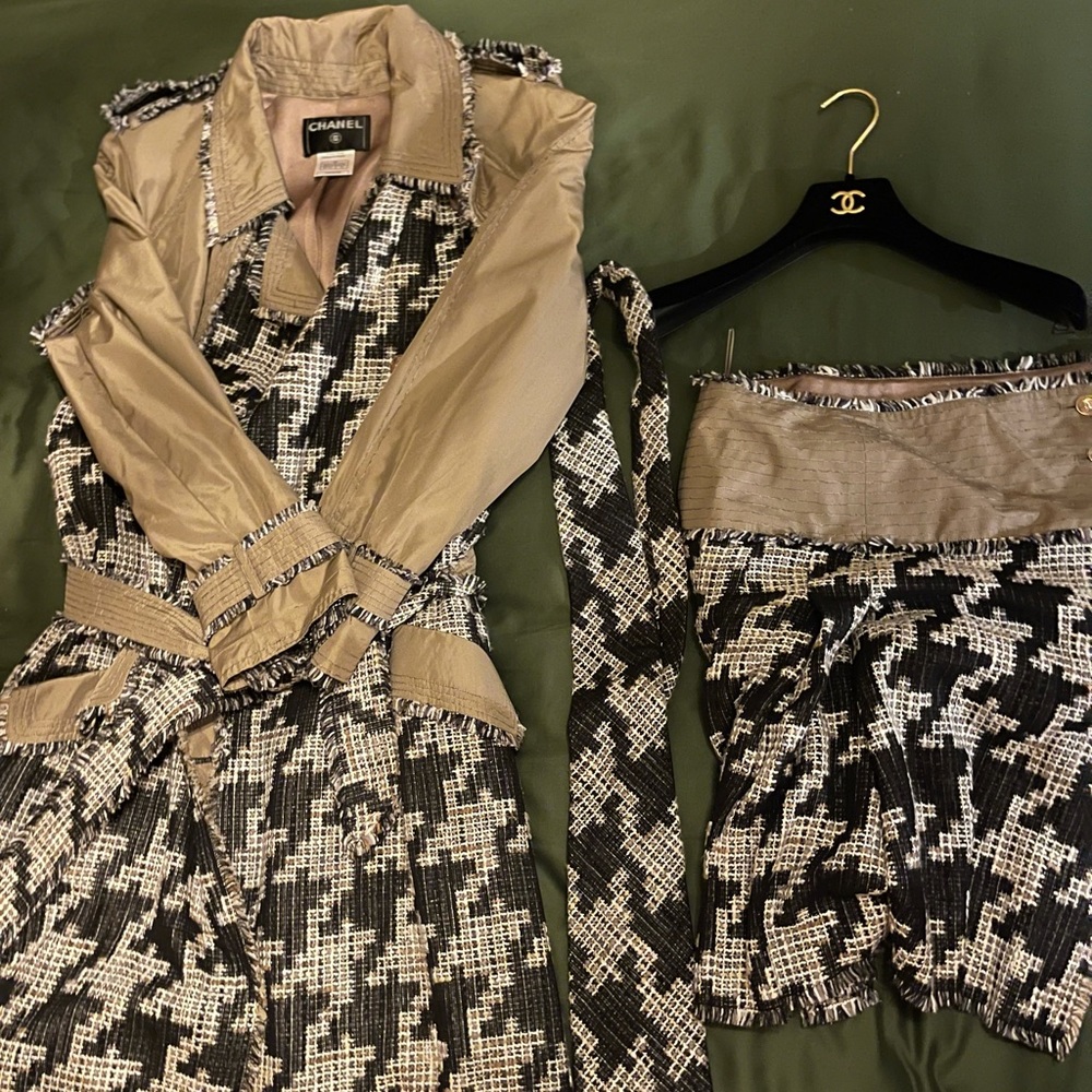 Wore only once Chanel Trench coat with matching skirt and tie. Wool and Silk.